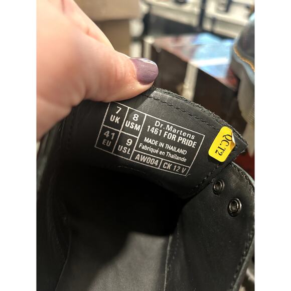 Dr Martens LGBTQ Pride Black Oxfords size 9/EU41 NWOT - Picture 7 of 7